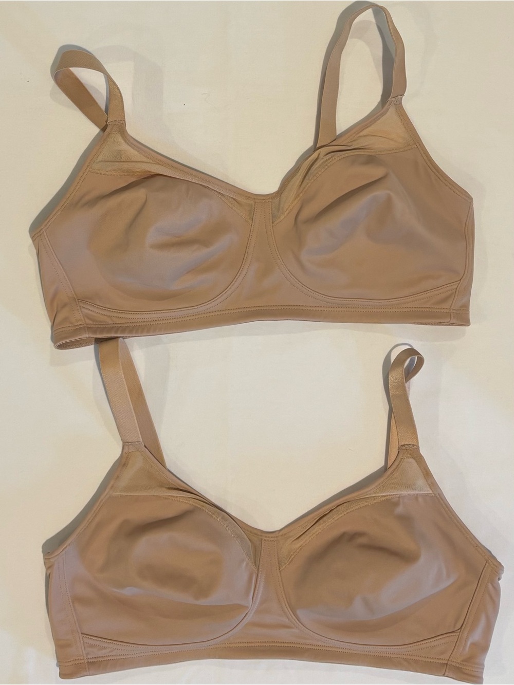 Set of 2 Playtex Smooth Wireless Minimizer Bras Light Tan 38D - Style 4697